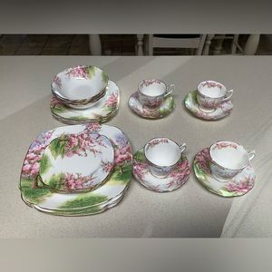 Like new  Blossom Time Dishes - Set of 4, 24 Pieces. Vintage Royal Albert